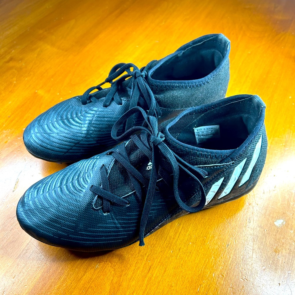 Kids Adidas Predator Soccer Cleats | 5Y
